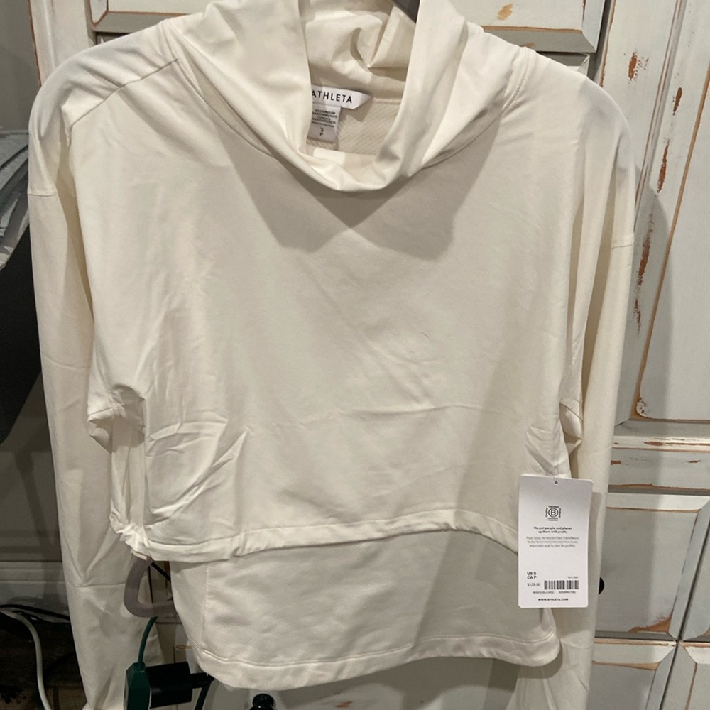 Athleta Whistler Hybrid top